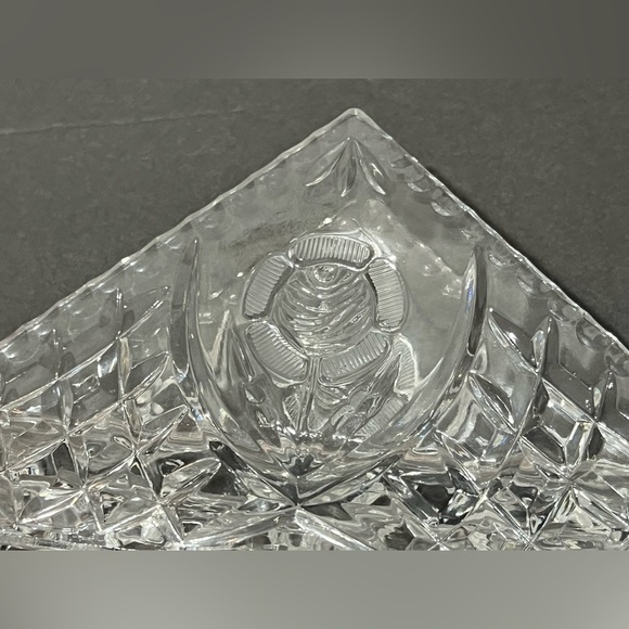 Vintage Crystal Triangle Napkin Holder Rose & Waffle Pattern Crimped Edge Design - Picture 3 of 12